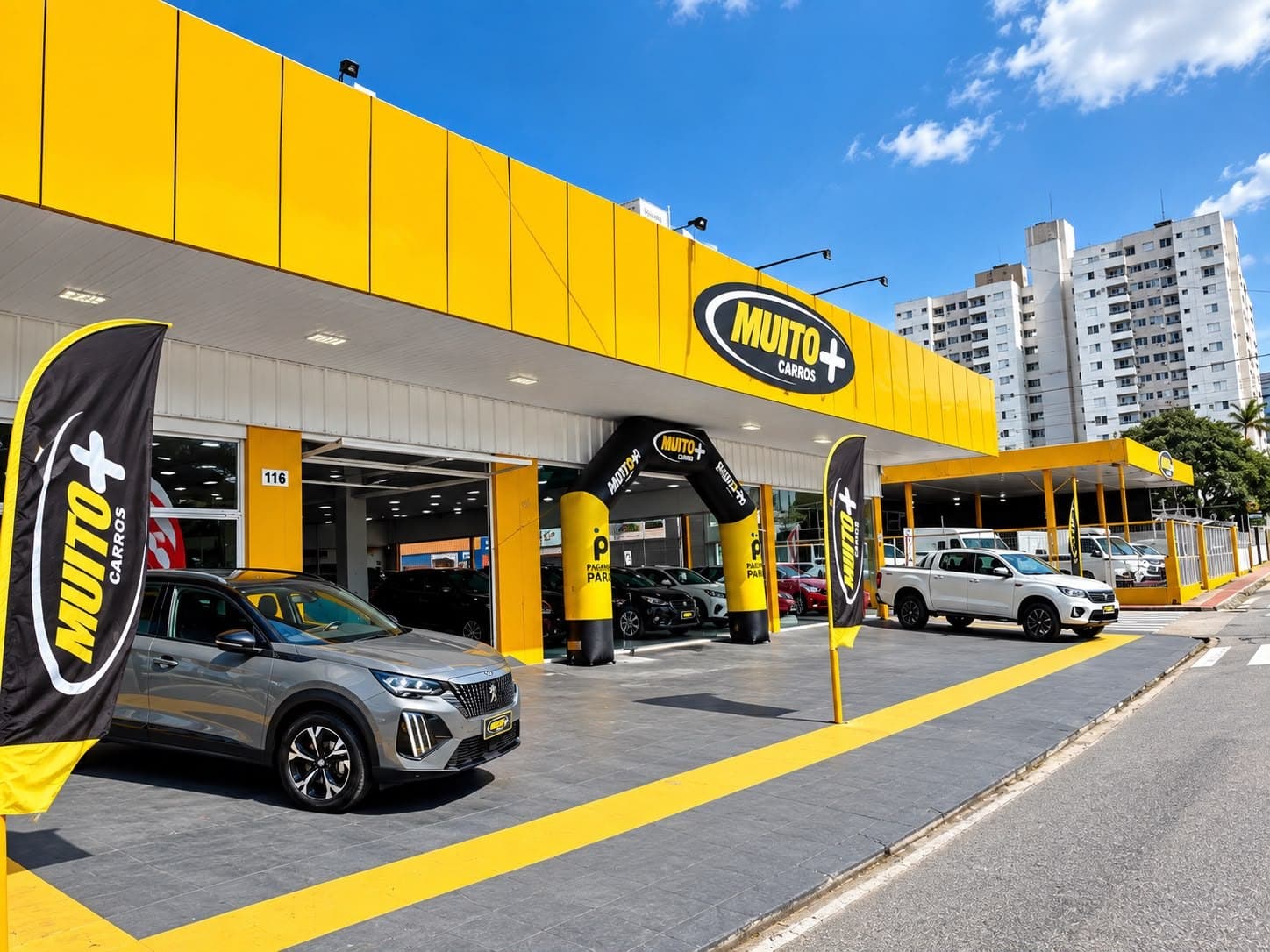 Fachada da Muito Mais Carros em São José, SC
