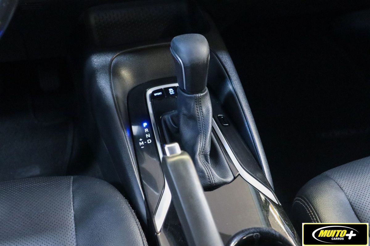 Alavanca do câmbio automático de um Toyota Corolla