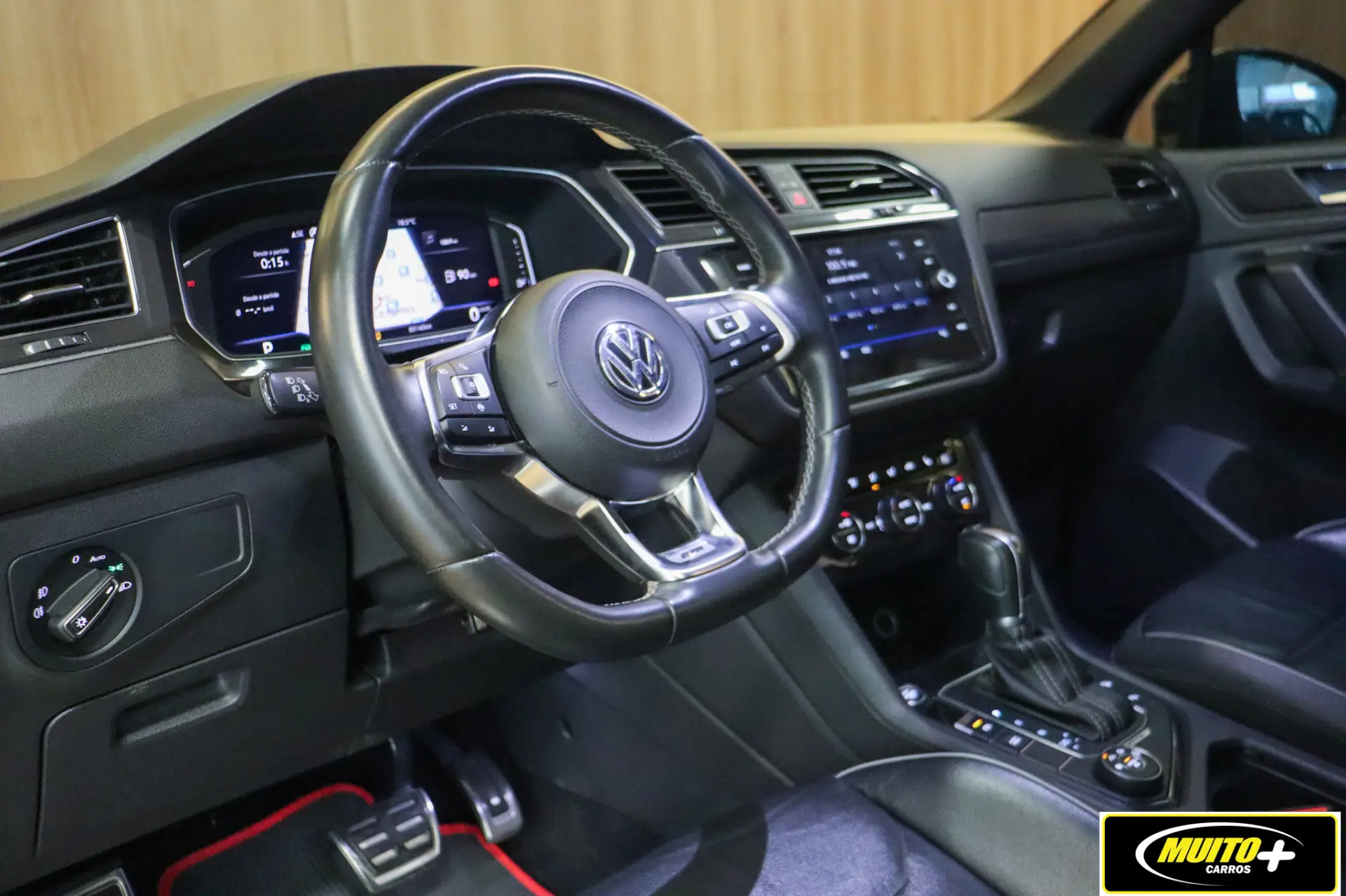 Volkswagen Tiguan — foto 11