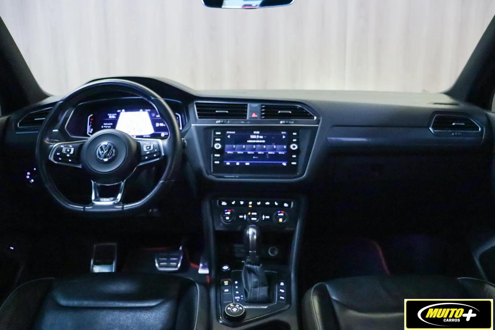 Volkswagen Tiguan — foto 13