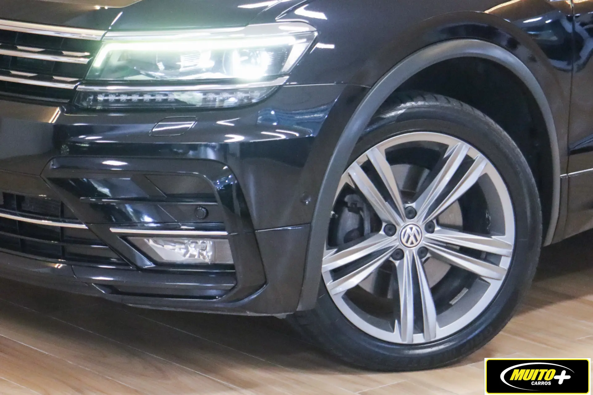 Volkswagen Tiguan — foto 14