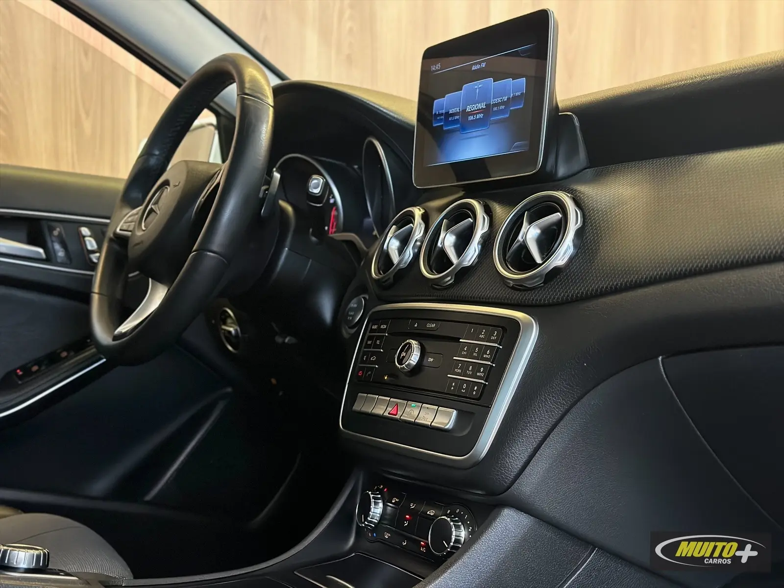 Mercedes Benz GLA 200 — foto 11