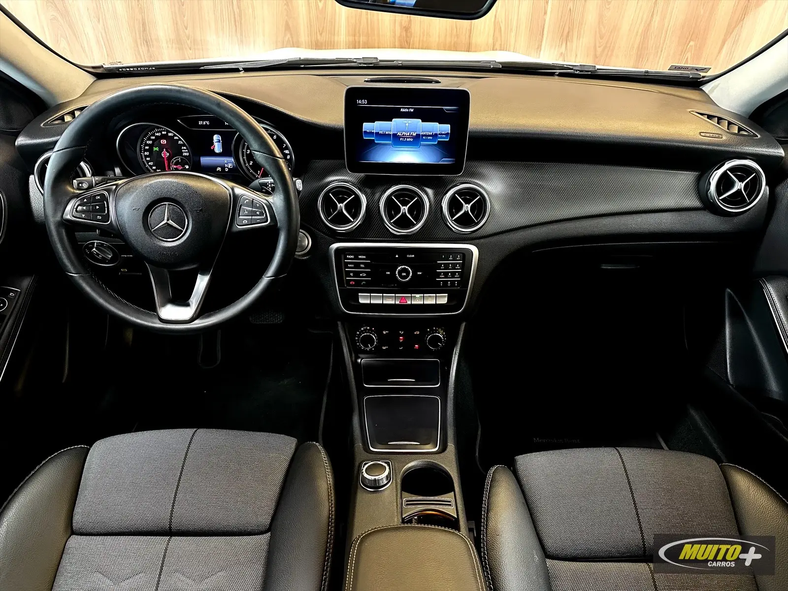 Mercedes Benz GLA 200 — foto 5