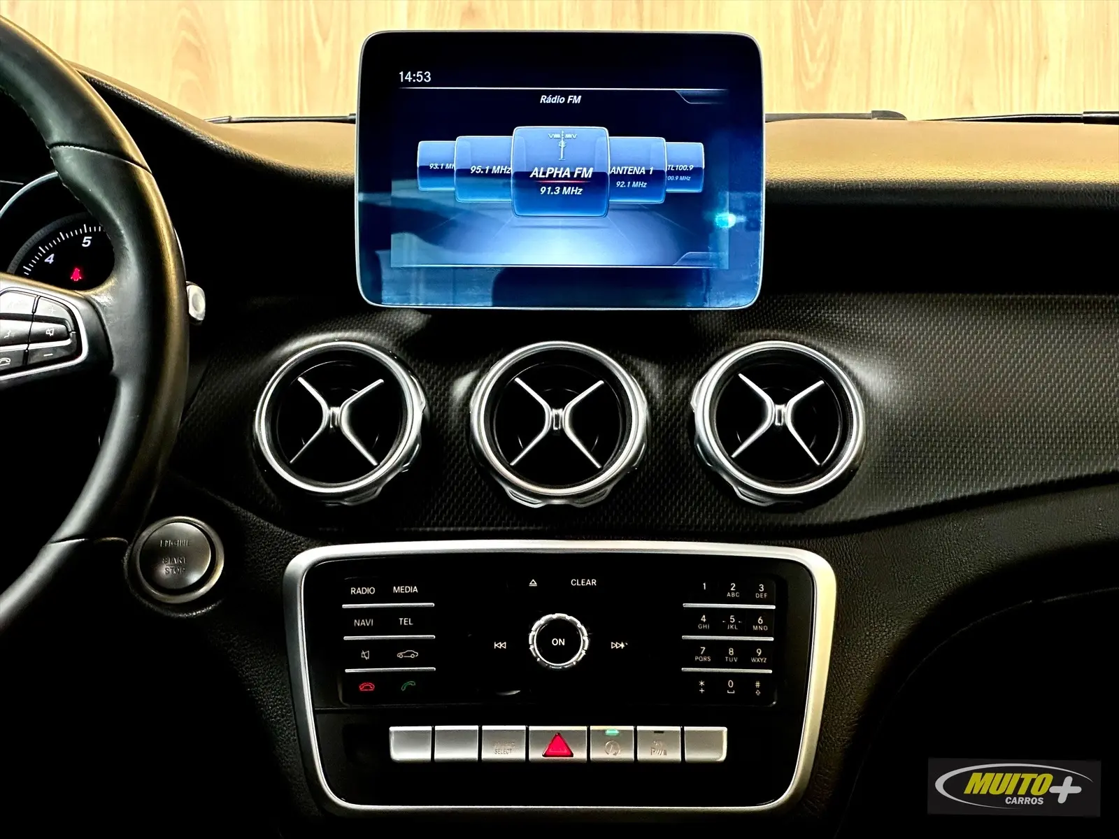 Mercedes Benz GLA 200 — foto 7