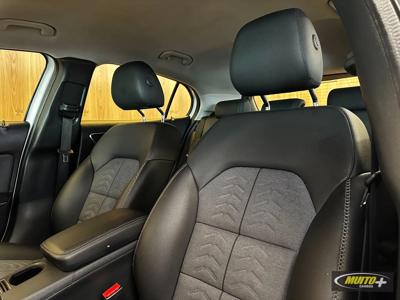 Mercedes Benz GLA 200 — foto 9