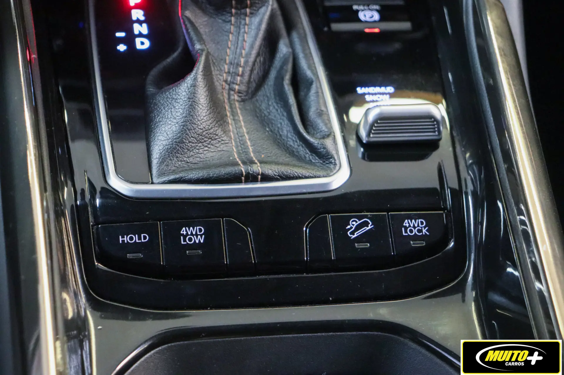 Jeep Commander — foto 15
