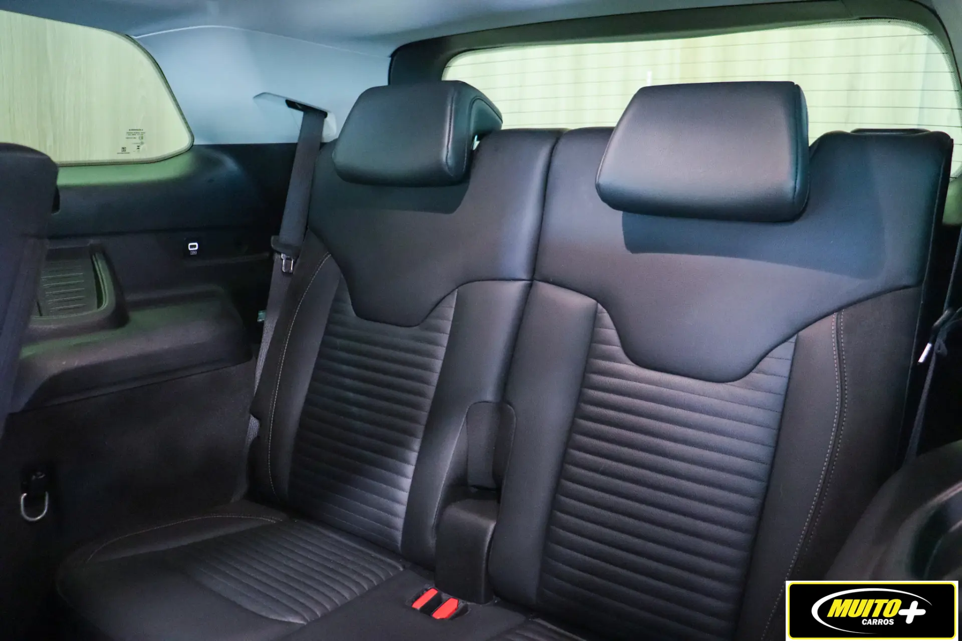 Jeep Commander — foto 17