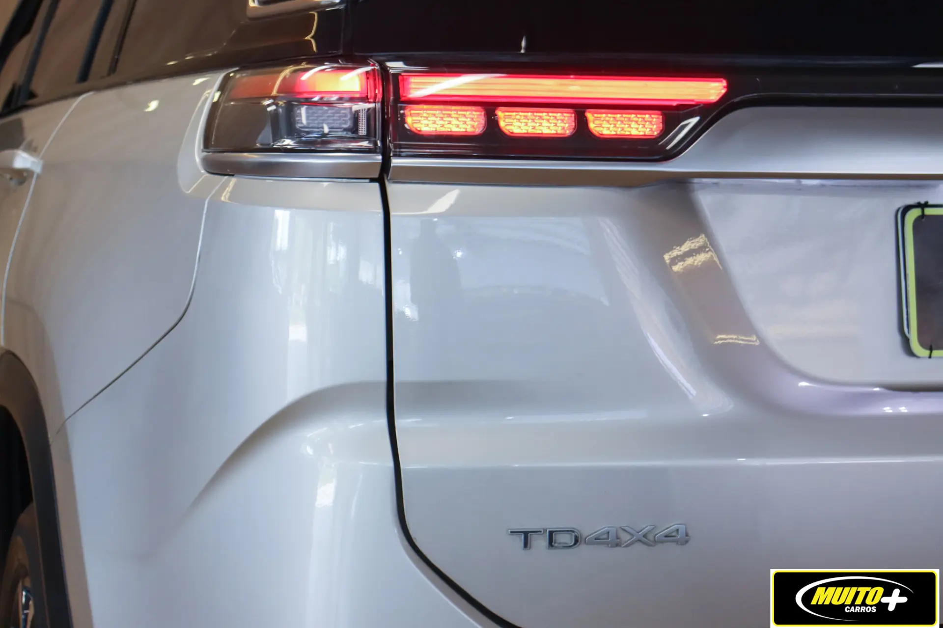 Jeep Commander — foto 19