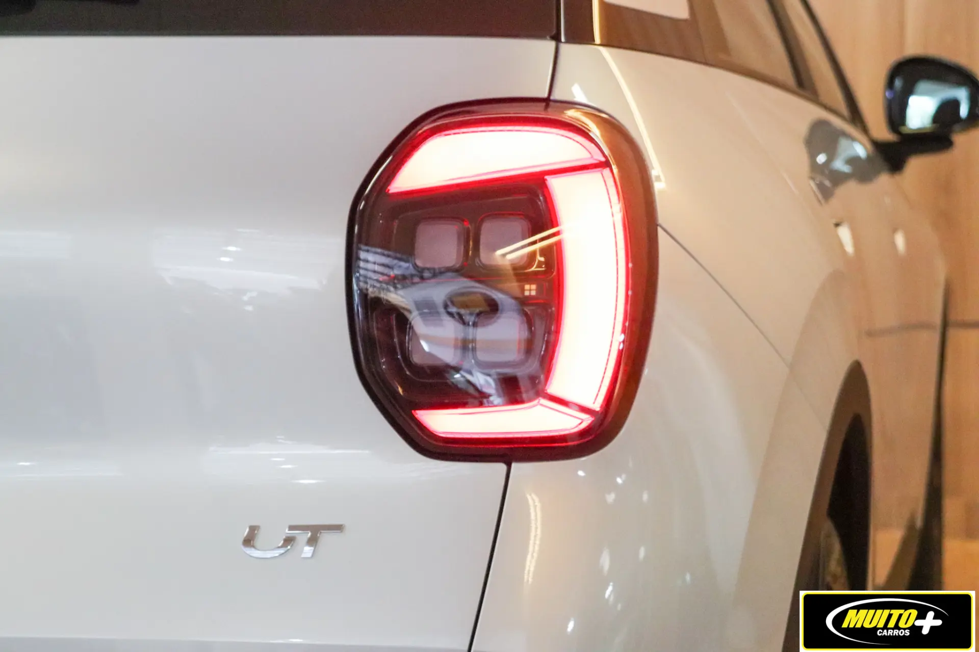 GAC Aion UT — foto 16